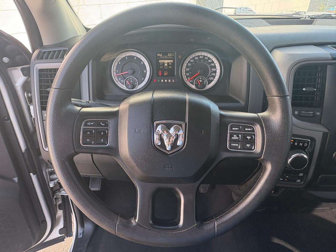 RAM 1500 Express 4x4 Quad Cab 6'4" Box 2017
