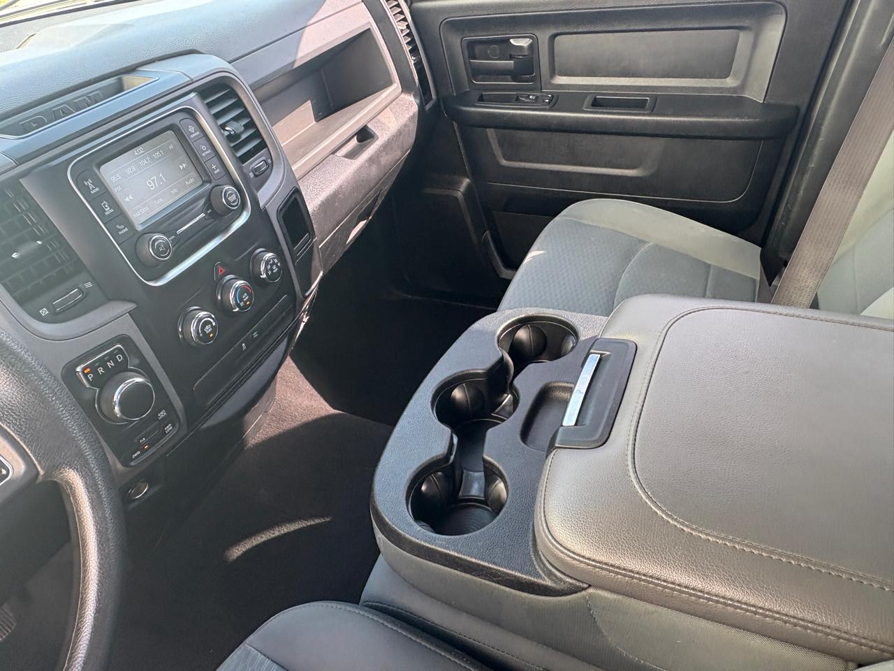 RAM 1500 Express 4x4 Quad Cab 6'4" Box 2017