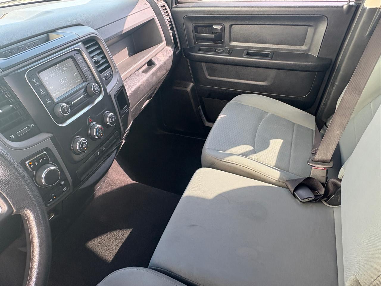 RAM 1500 Express 4x4 Quad Cab 6'4" Box 2017