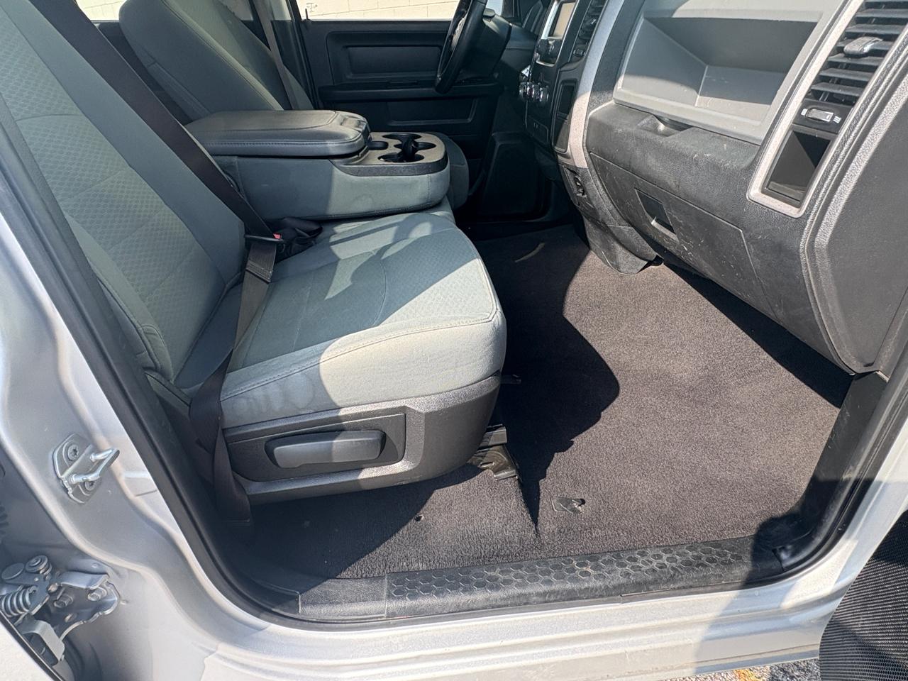 RAM 1500 Express 4x4 Quad Cab 6'4" Box 2017