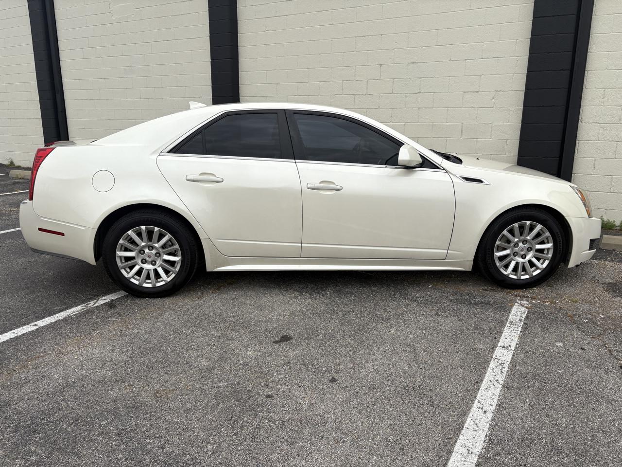 Cadillac CTS Sedan 4dr Sdn 3.0L Luxury RWD 2011