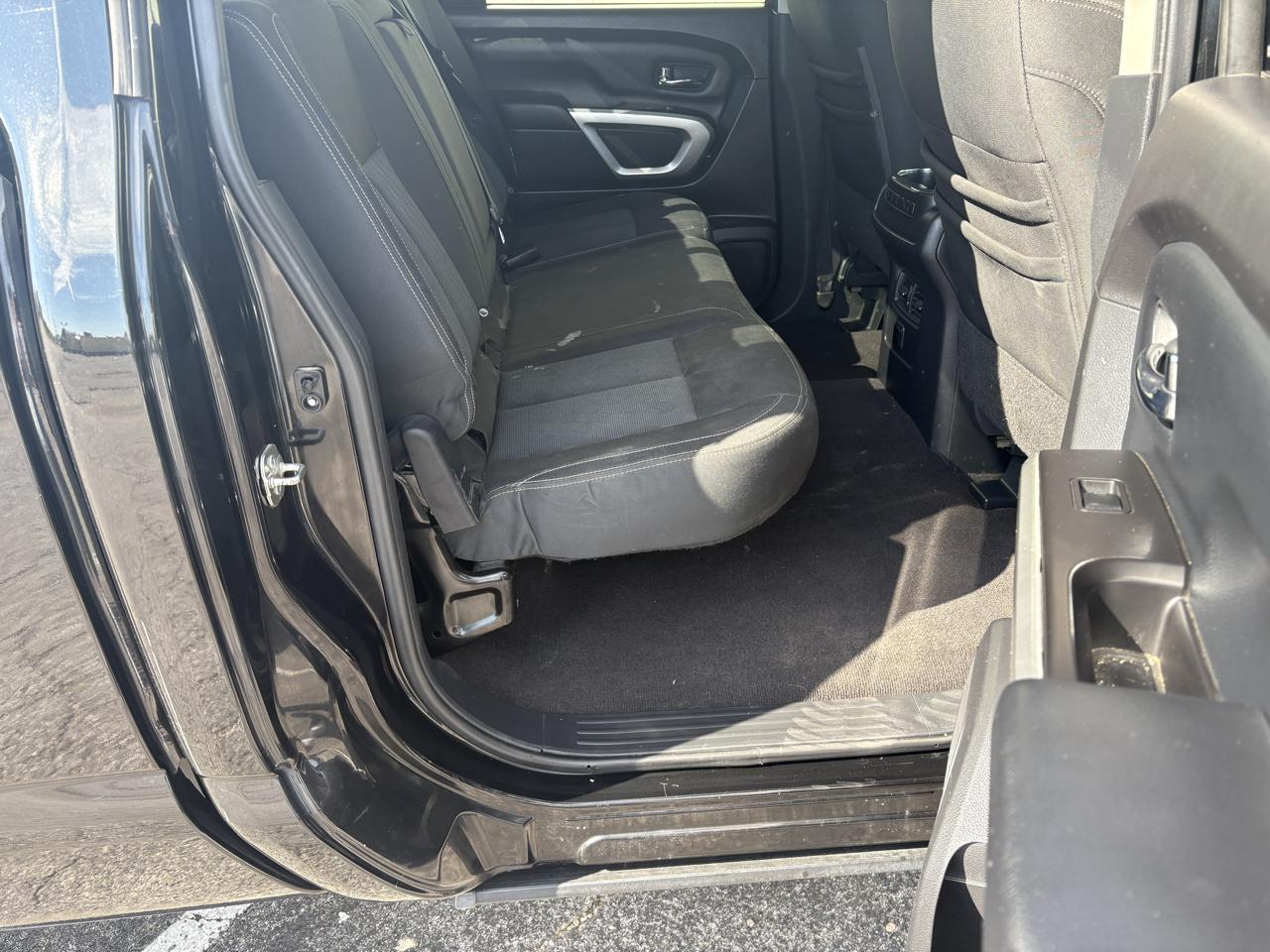 Nissan Titan XD 4x2 Gas Crew Cab SV 2017
