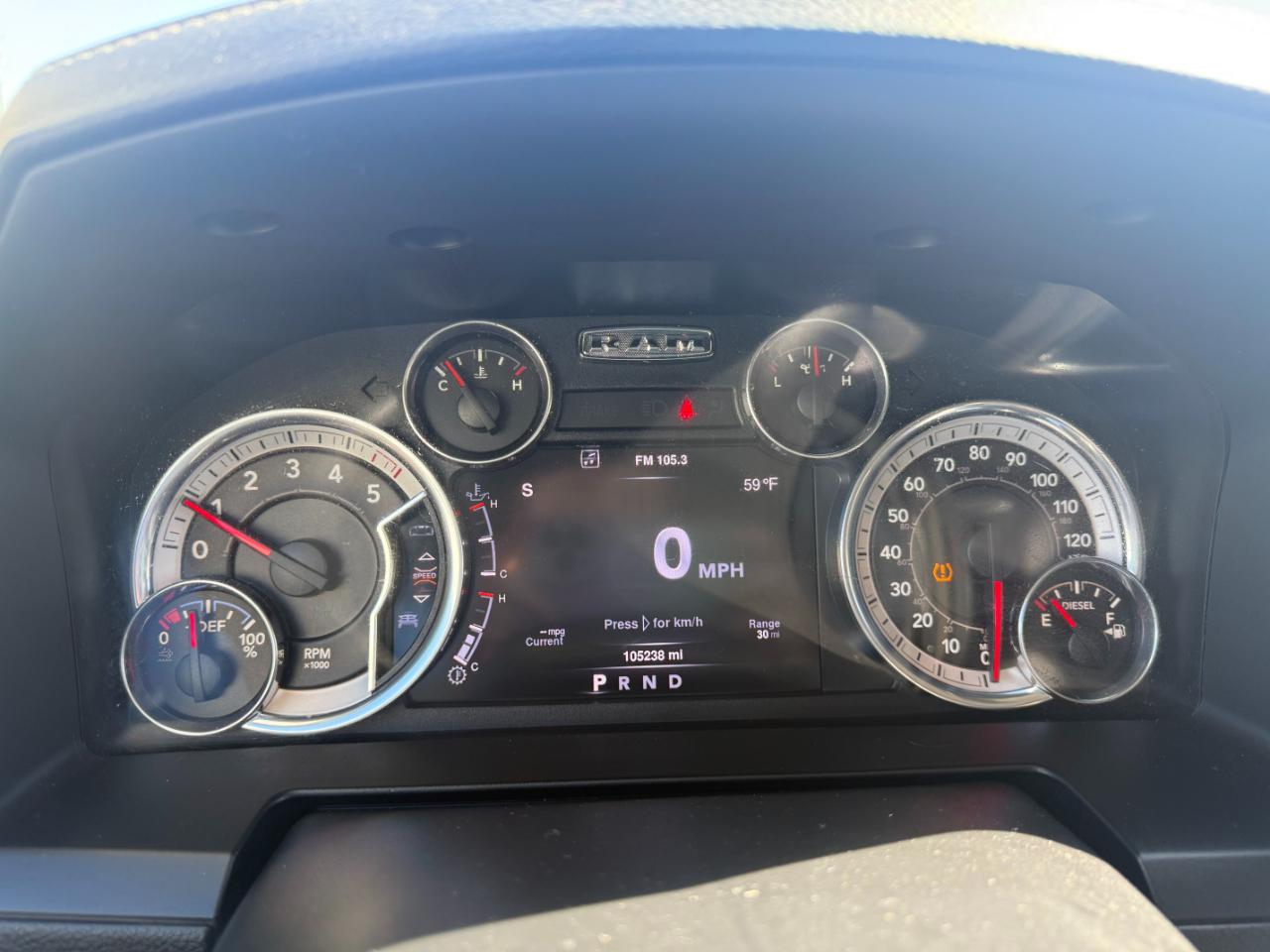 RAM 1500 4WD Crew Cab 140.5" Laramie 2016