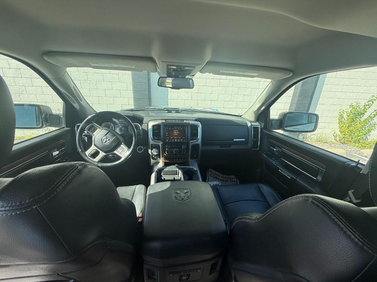 RAM 1500 4WD Crew Cab 140.5" Laramie 2016