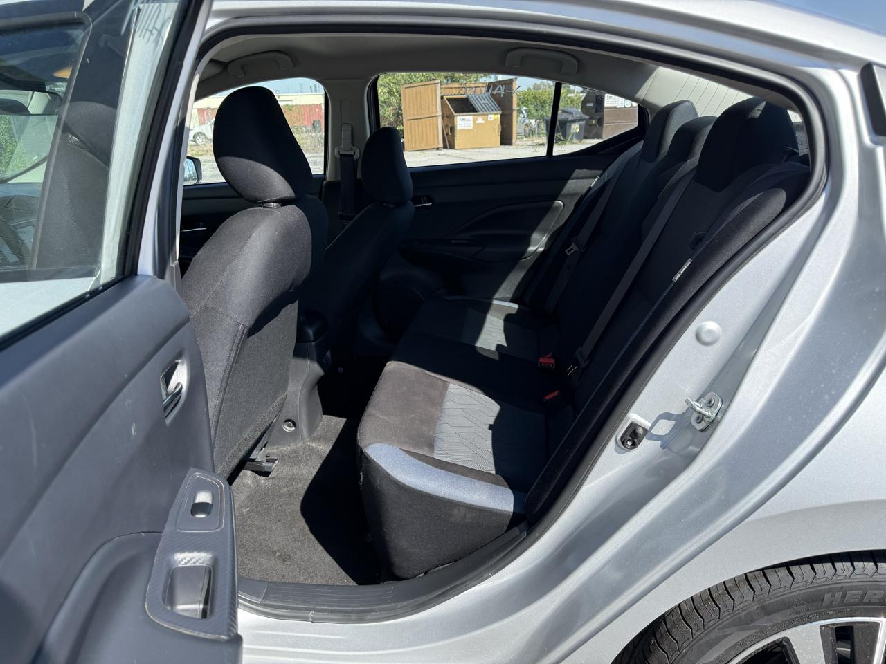 Nissan Versa SV CVT 2025