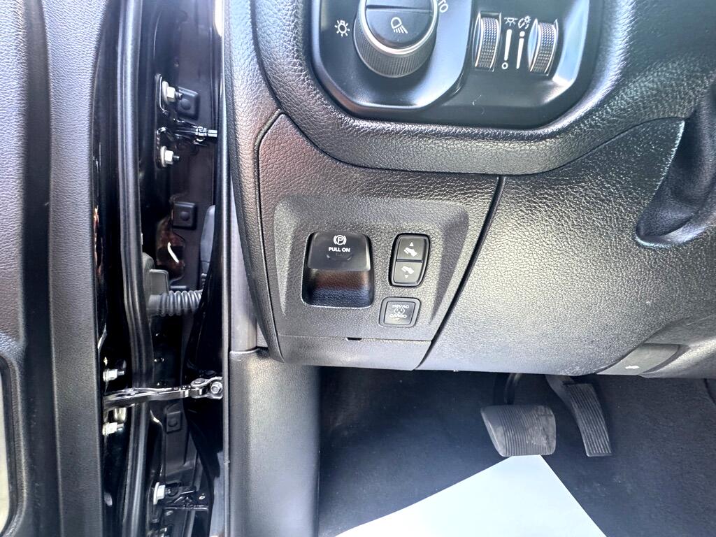 RAM 1500 Big Horn Crew Cab SWB 4WD 2019