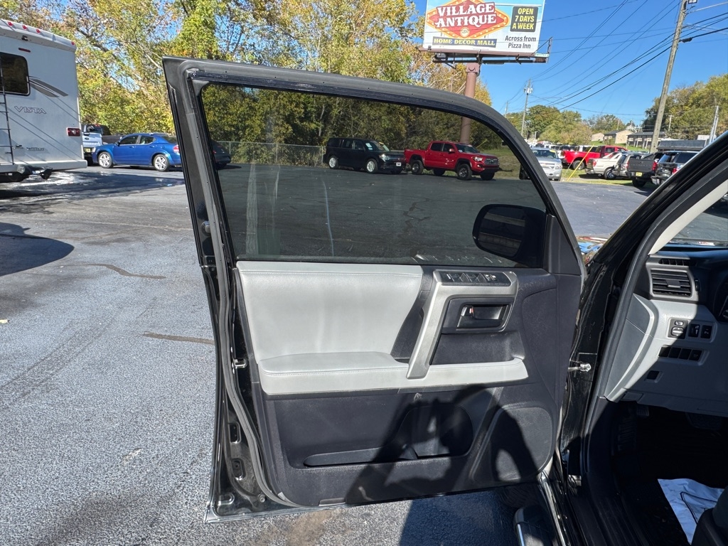 Toyota 4Runner SR5 4WD 2011