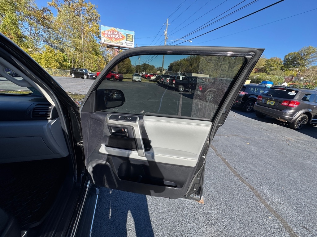 Toyota 4Runner SR5 4WD 2011