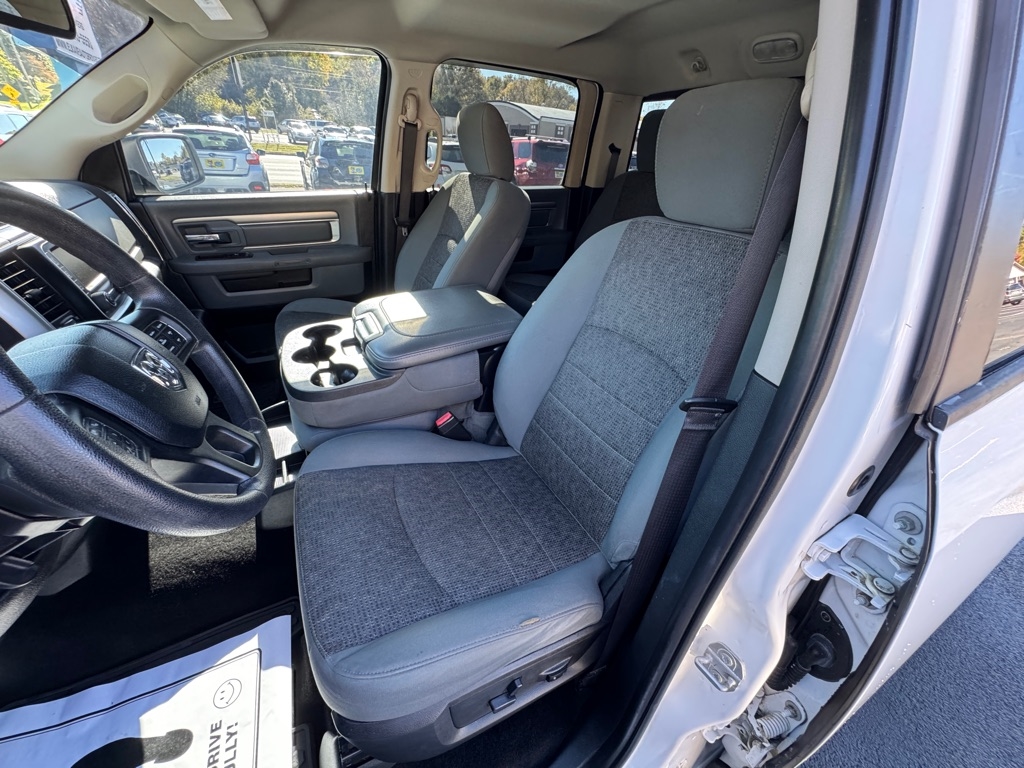 RAM 1500 SLT Crew Cab SWB 4WD 2016