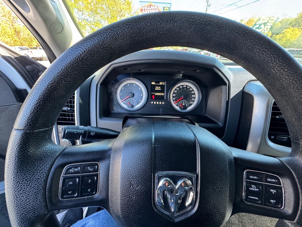 RAM 1500 SLT Crew Cab SWB 4WD 2016