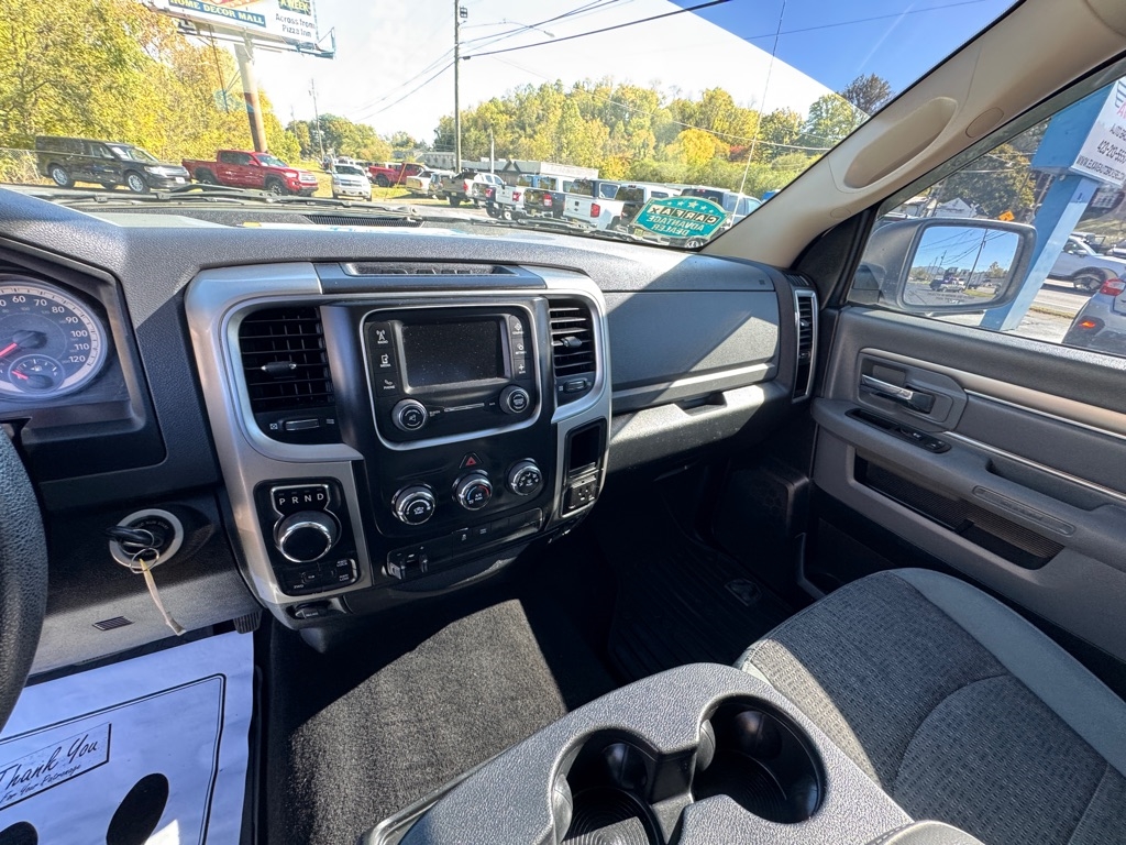 RAM 1500 SLT Crew Cab SWB 4WD 2016