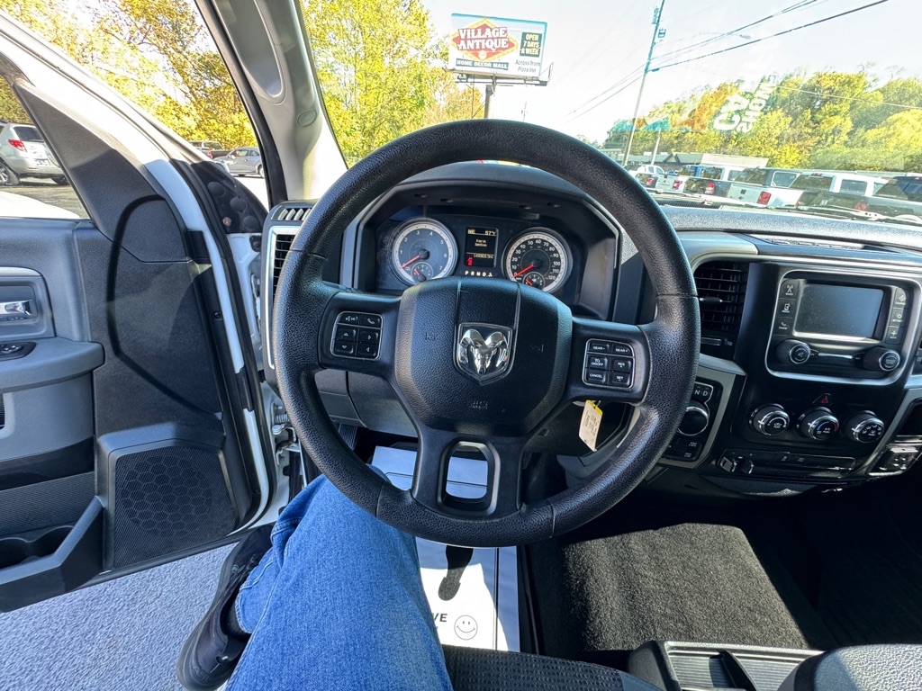 RAM 1500 SLT Crew Cab SWB 4WD 2016