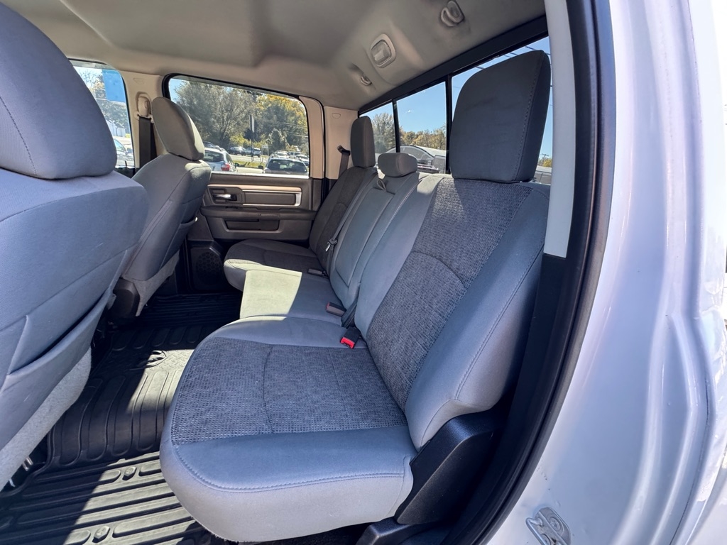 RAM 1500 SLT Crew Cab SWB 4WD 2016