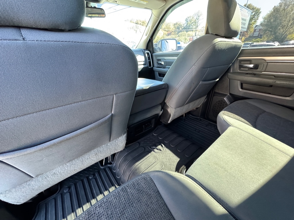 RAM 1500 SLT Crew Cab SWB 4WD 2016