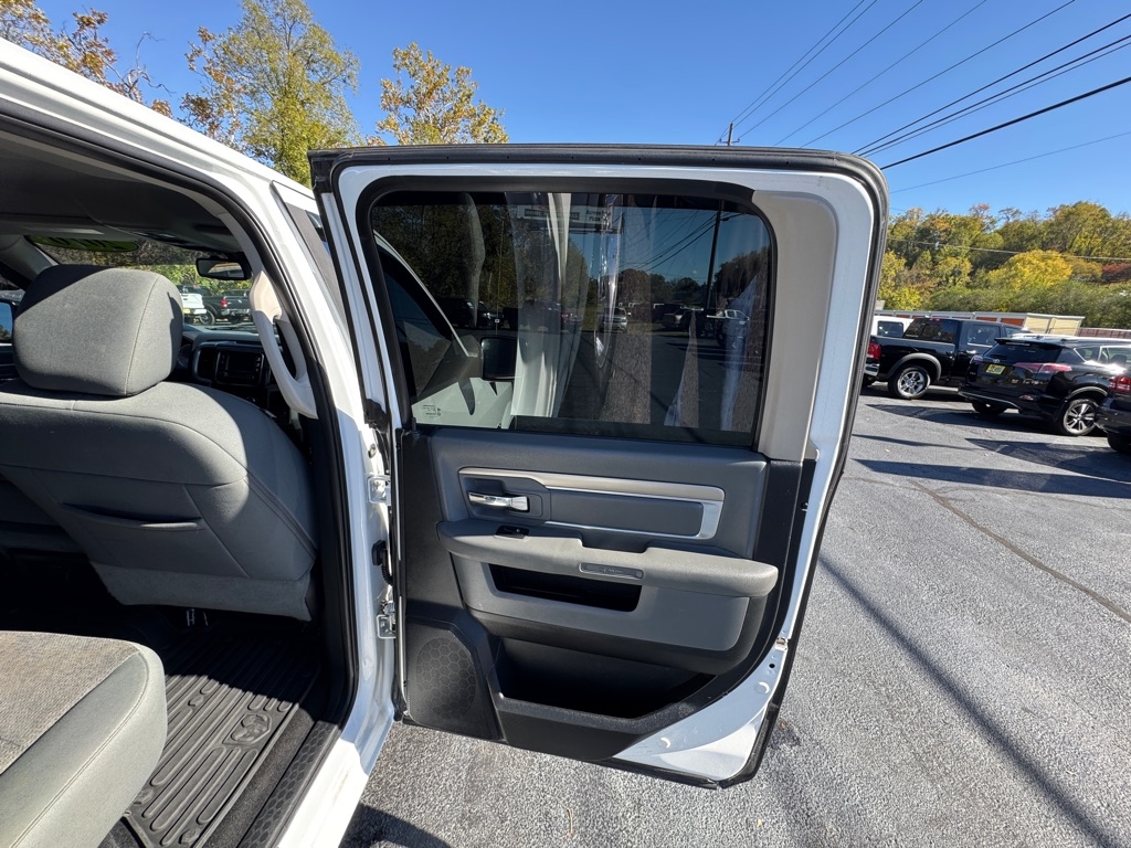 RAM 1500 SLT Crew Cab SWB 4WD 2016