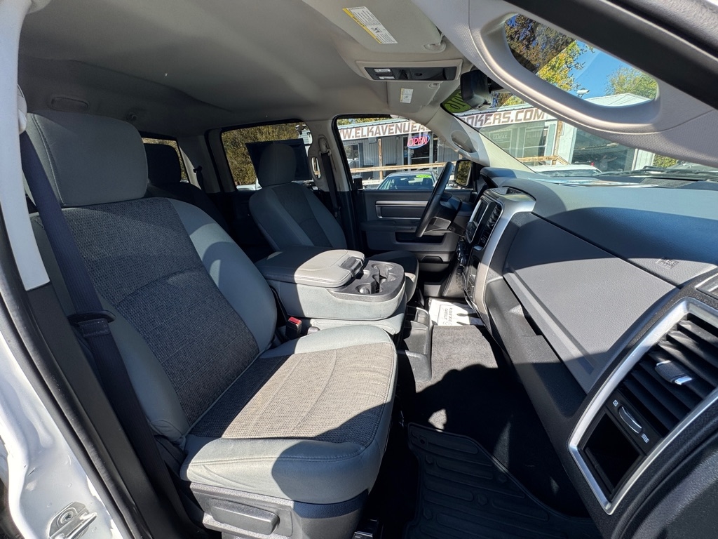 RAM 1500 SLT Crew Cab SWB 4WD 2016