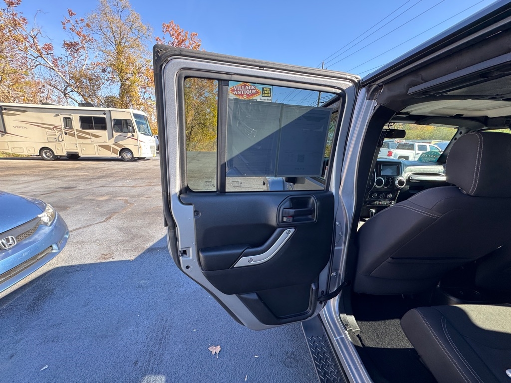 Jeep Wrangler Unlimited Sahara 4WD 2017