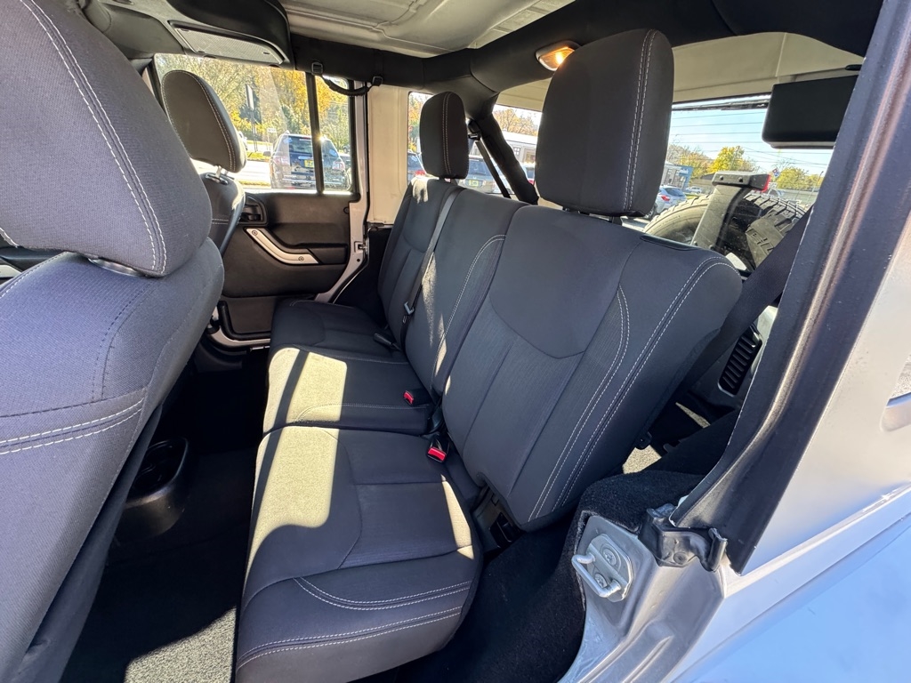 Jeep Wrangler Unlimited Sahara 4WD 2017