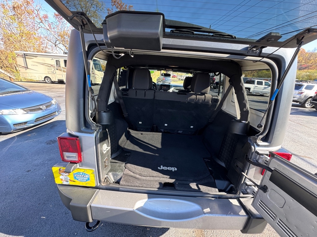 Jeep Wrangler Unlimited Sahara 4WD 2017