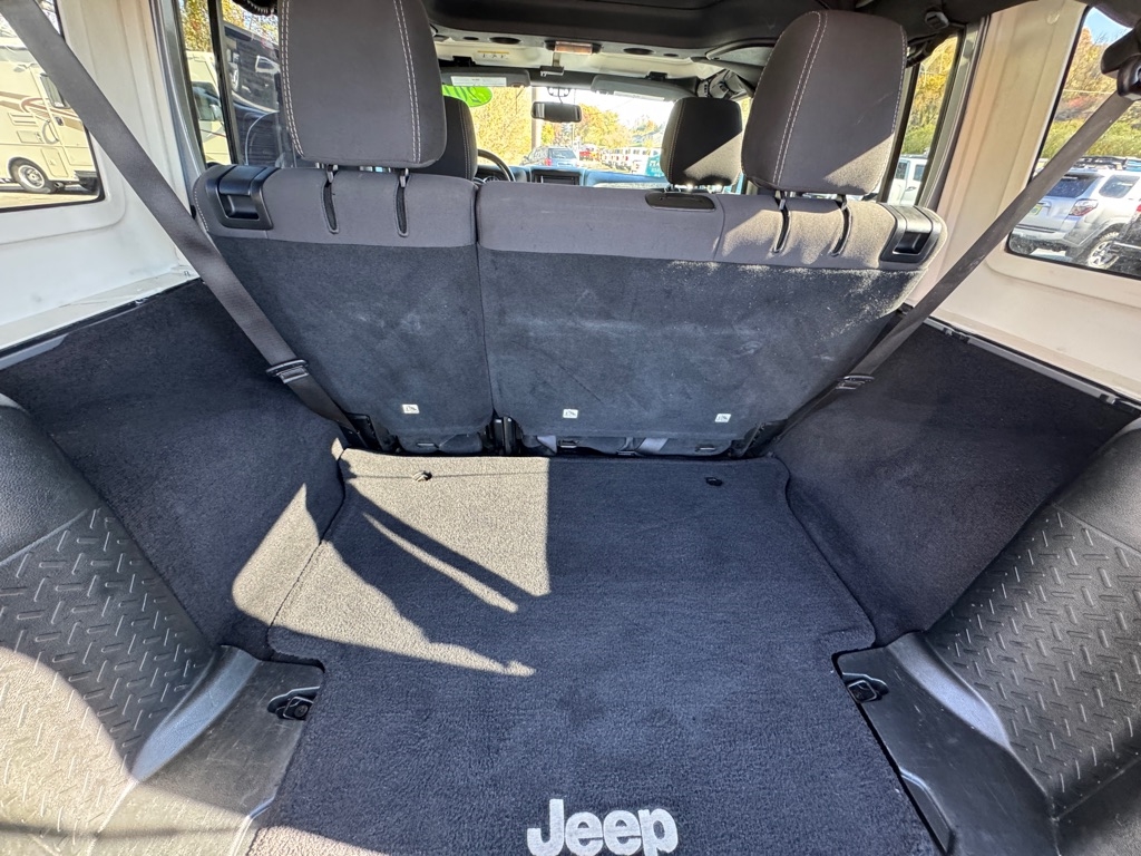 Jeep Wrangler Unlimited Sahara 4WD 2017