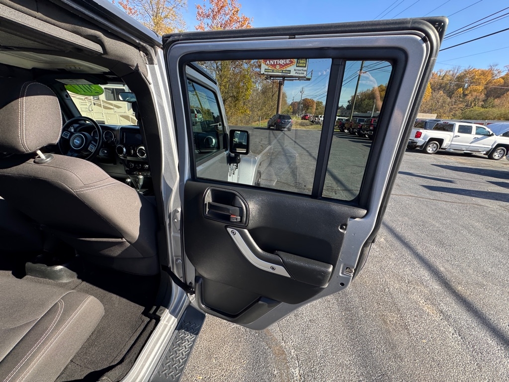 Jeep Wrangler Unlimited Sahara 4WD 2017