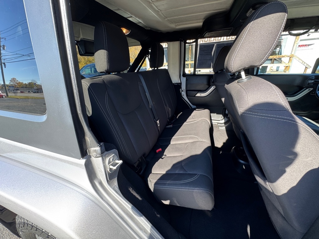 Jeep Wrangler Unlimited Sahara 4WD 2017