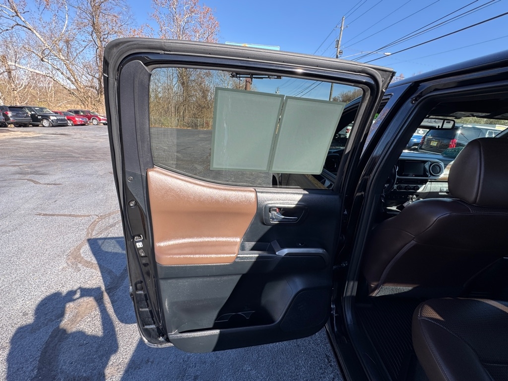 Toyota Tacoma Limited Double Cab V6 6AT 4WD 2017