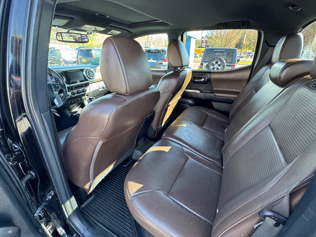 Toyota Tacoma Limited Double Cab V6 6AT 4WD 2017