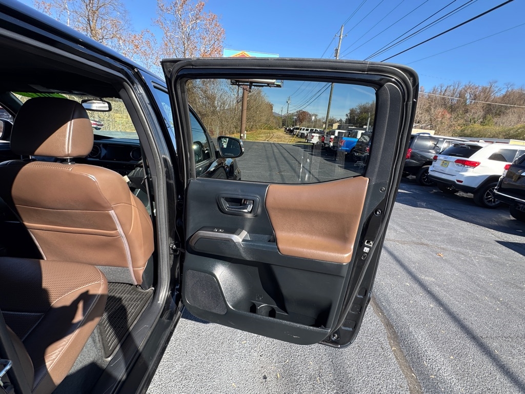 Toyota Tacoma Limited Double Cab V6 6AT 4WD 2017