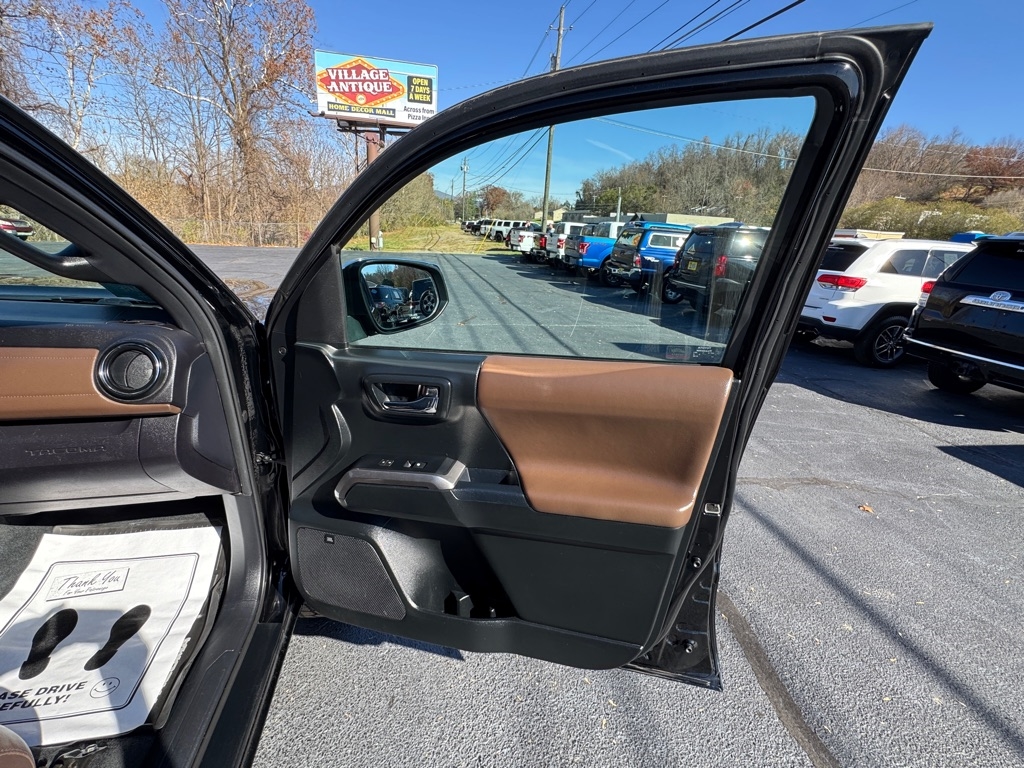 Toyota Tacoma Limited Double Cab V6 6AT 4WD 2017