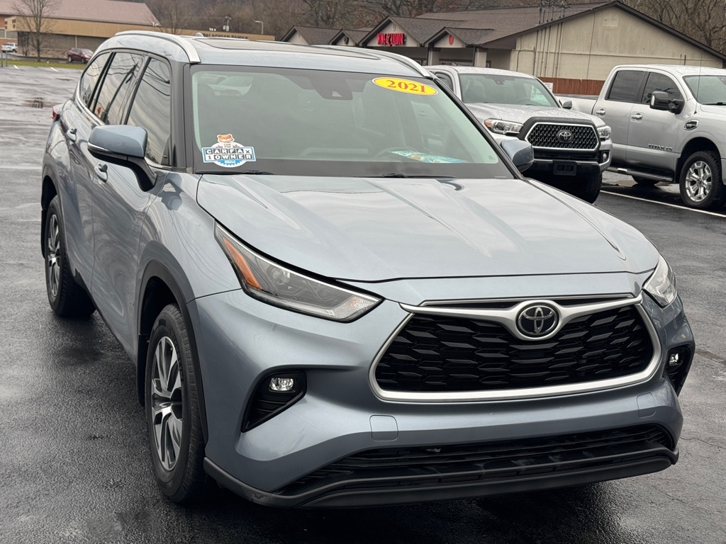 2021 Toyota Highlander XLE photo 2