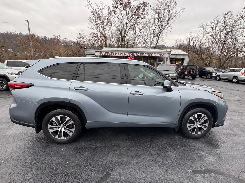 Toyota Highlander XLE AWD V6 2021