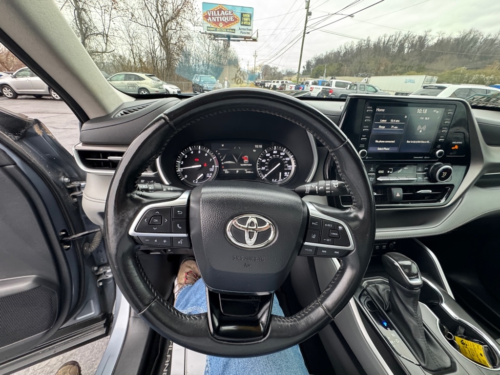 Toyota Highlander XLE AWD V6 2021