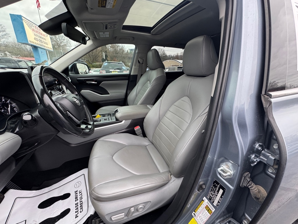 Toyota Highlander XLE AWD V6 2021