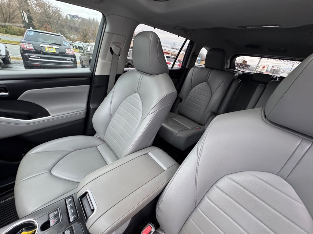 Toyota Highlander XLE AWD V6 2021