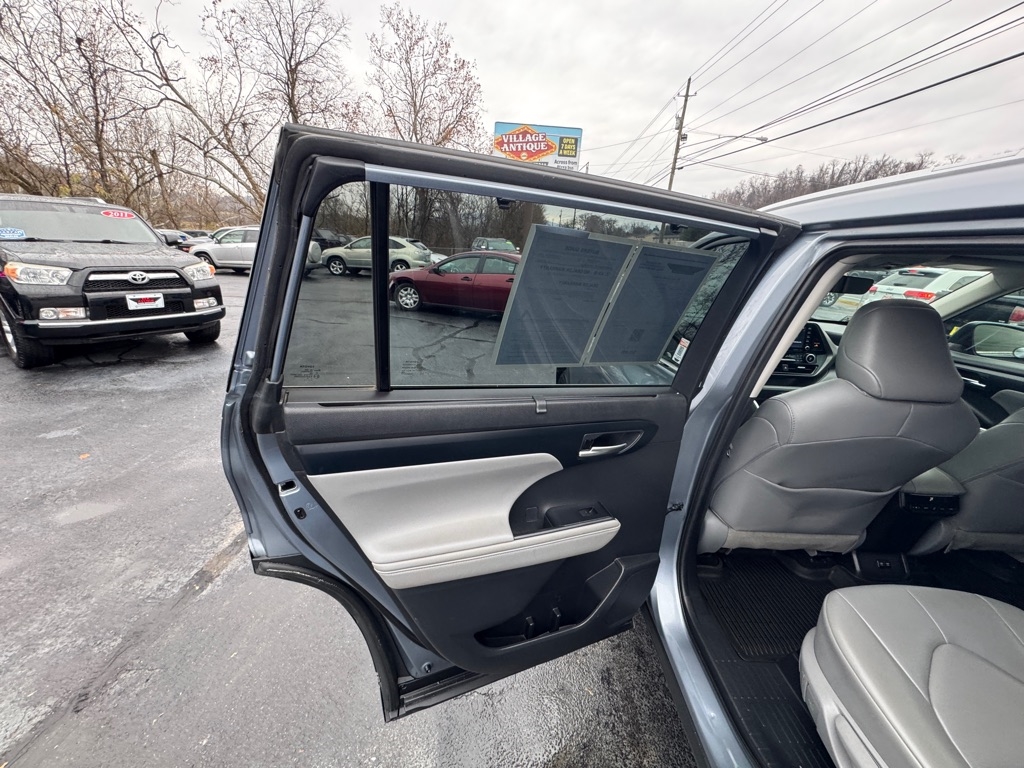 Toyota Highlander XLE AWD V6 2021