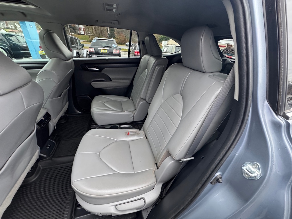 Toyota Highlander XLE AWD V6 2021