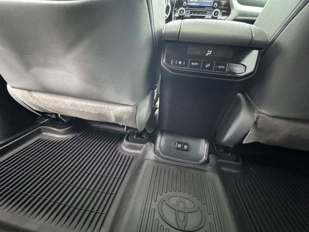 Toyota Highlander XLE AWD V6 2021