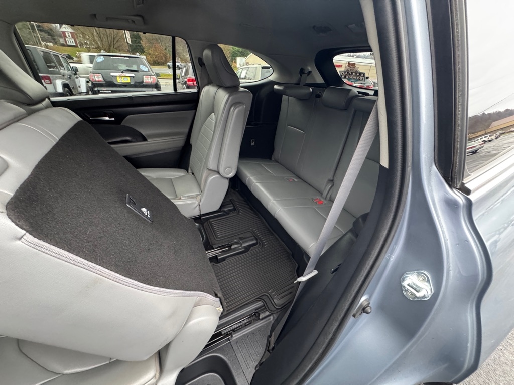 Toyota Highlander XLE AWD V6 2021