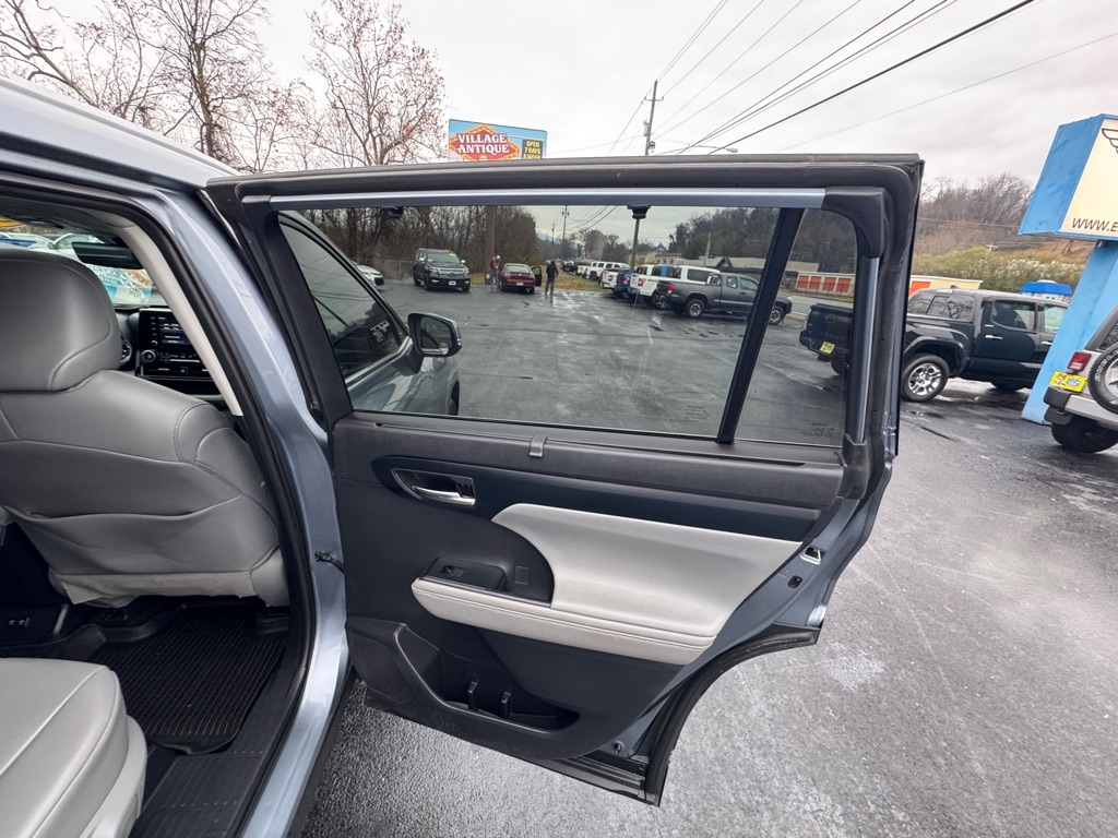 Toyota Highlander XLE AWD V6 2021