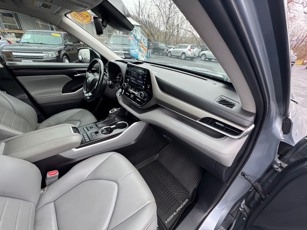 Toyota Highlander XLE AWD V6 2021