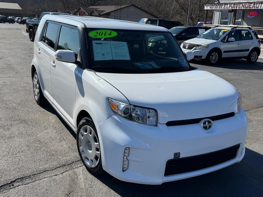 Scion xB 5-Door Wagon 5-Spd MT 2014