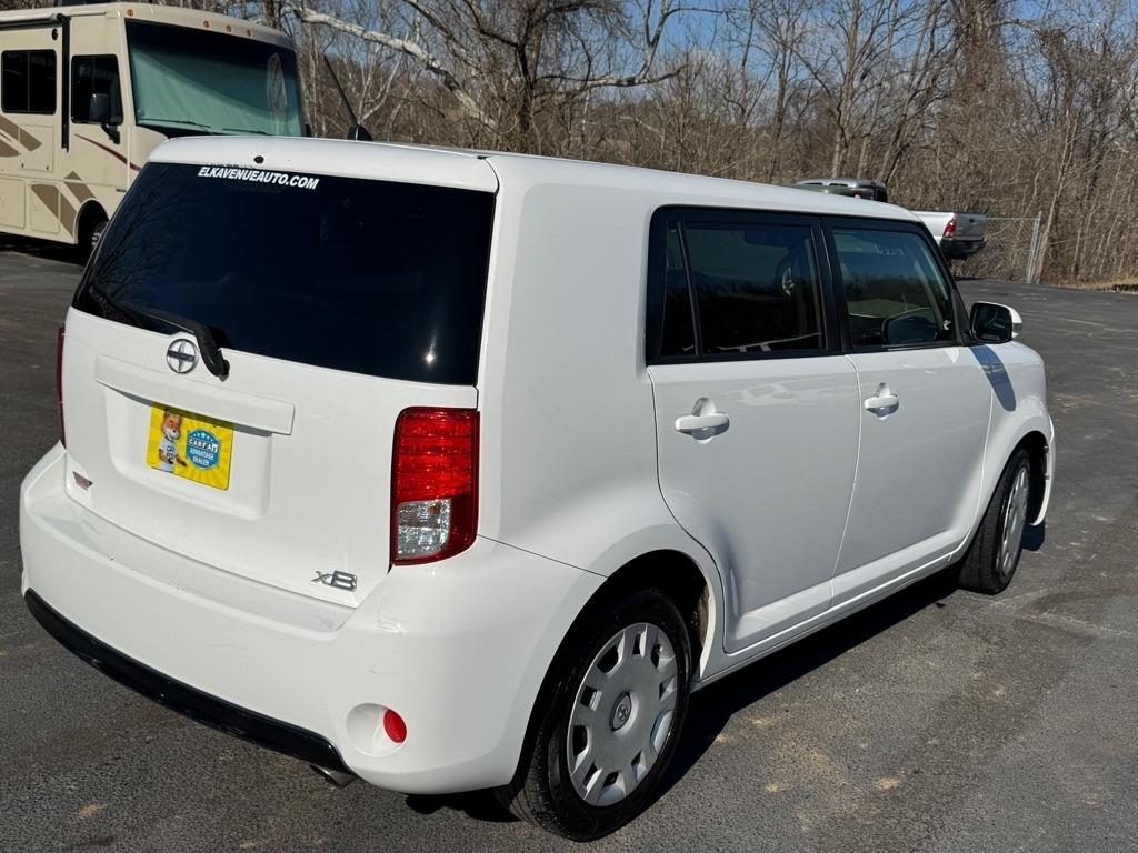 Scion xB 5-Door Wagon 5-Spd MT 2014