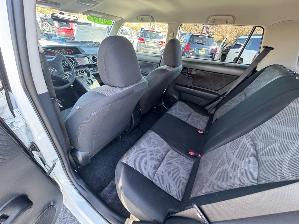 Scion xB 5-Door Wagon 5-Spd MT 2014