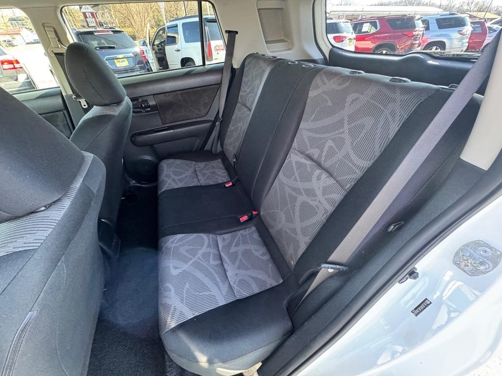 Scion xB 5-Door Wagon 5-Spd MT 2014