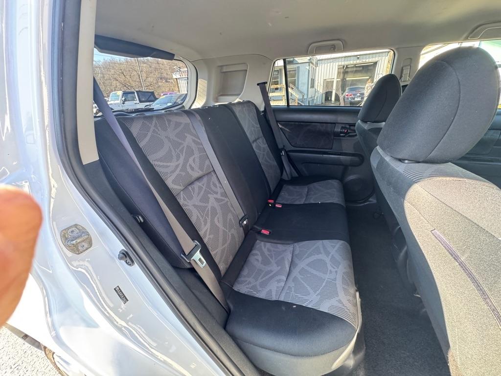 Scion xB 5-Door Wagon 5-Spd MT 2014