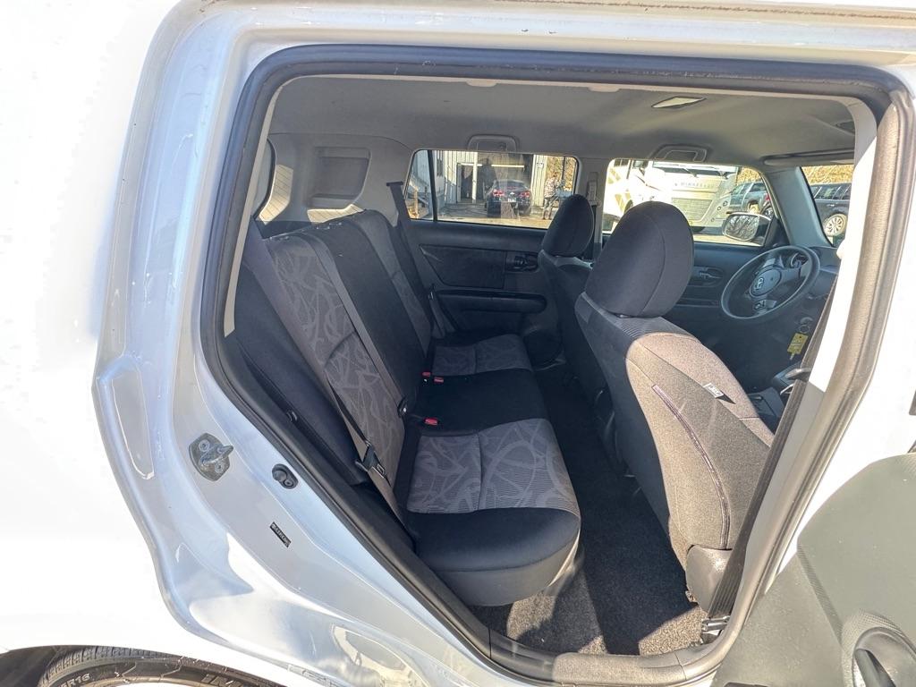 Scion xB 5-Door Wagon 5-Spd MT 2014