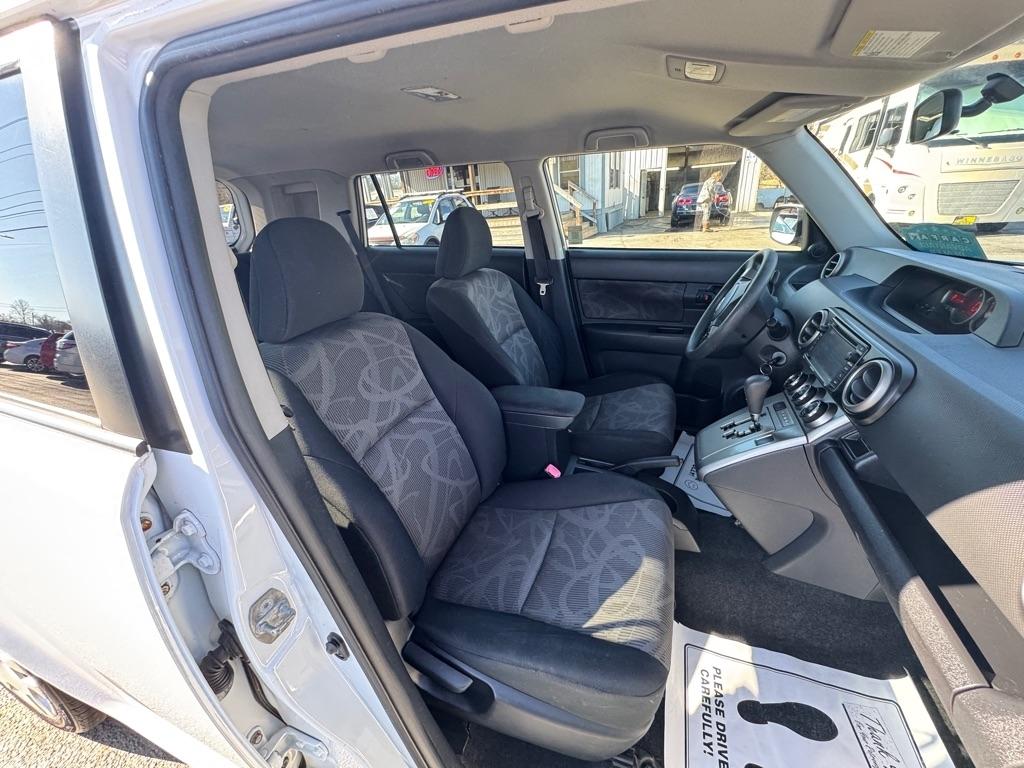 Scion xB 5-Door Wagon 5-Spd MT 2014