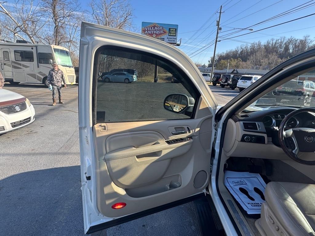 Cadillac Escalade AWD Premium 2012