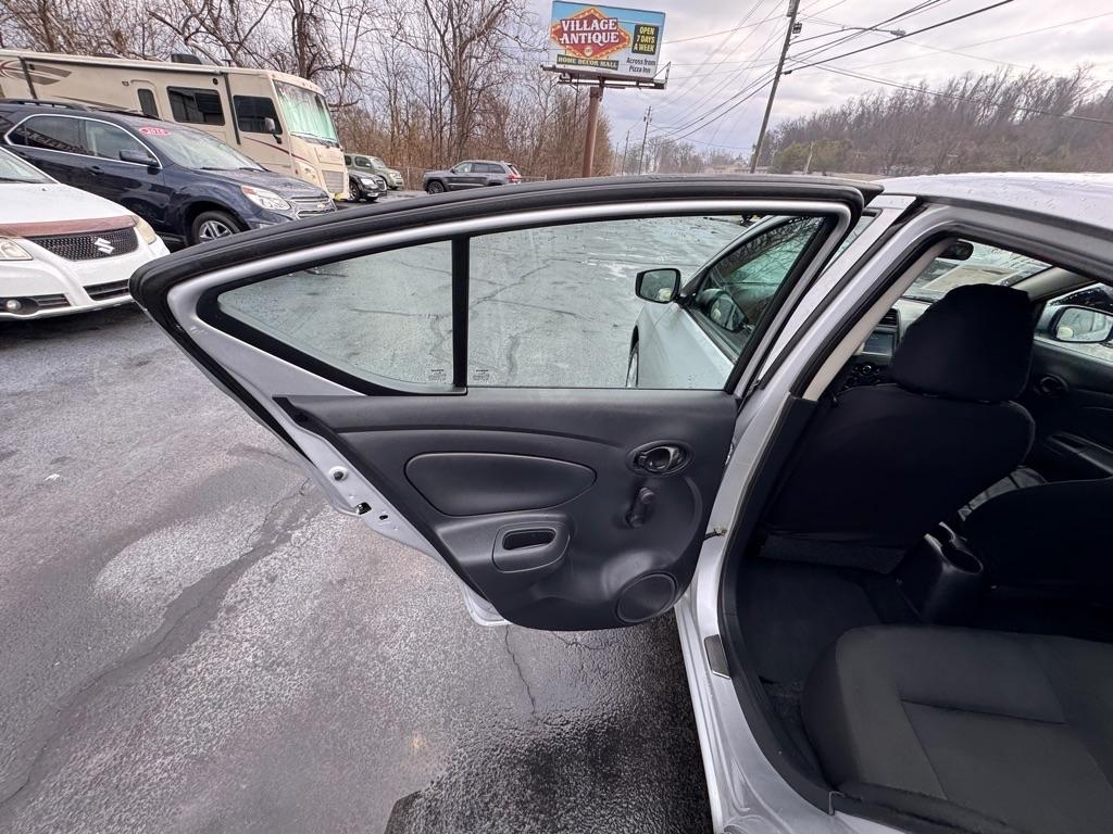 Nissan Versa 1.6 S 5M 2019